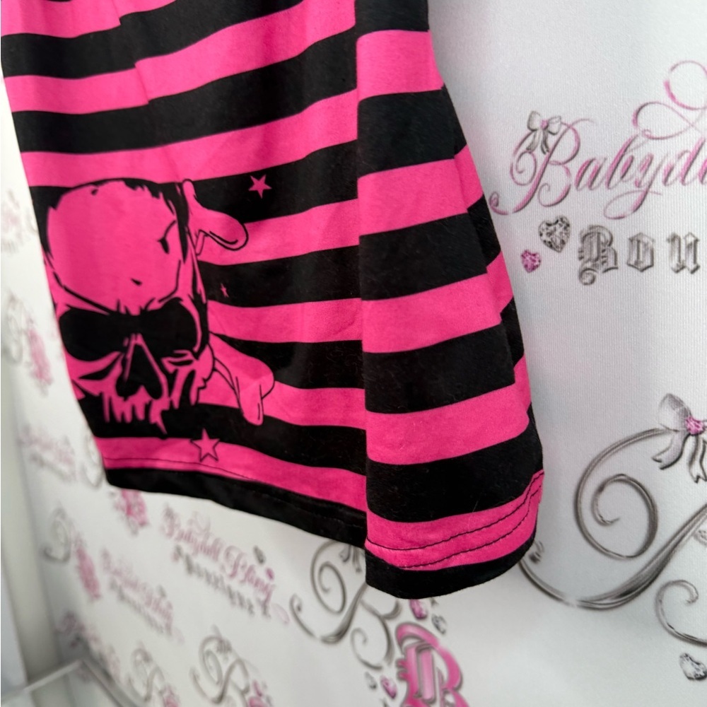 Tank top Y2K skull stripes candy Pink and Black Striped Tank Top Skull Design - Picture 3 of 10